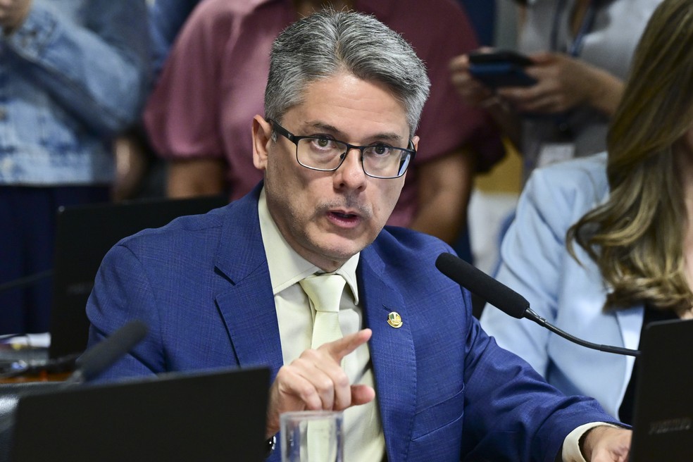 O senador Alessandro Vieira (MDB-SE), relator da PEC da Blindagem — Foto: Geraldo Magela/Agência Senado