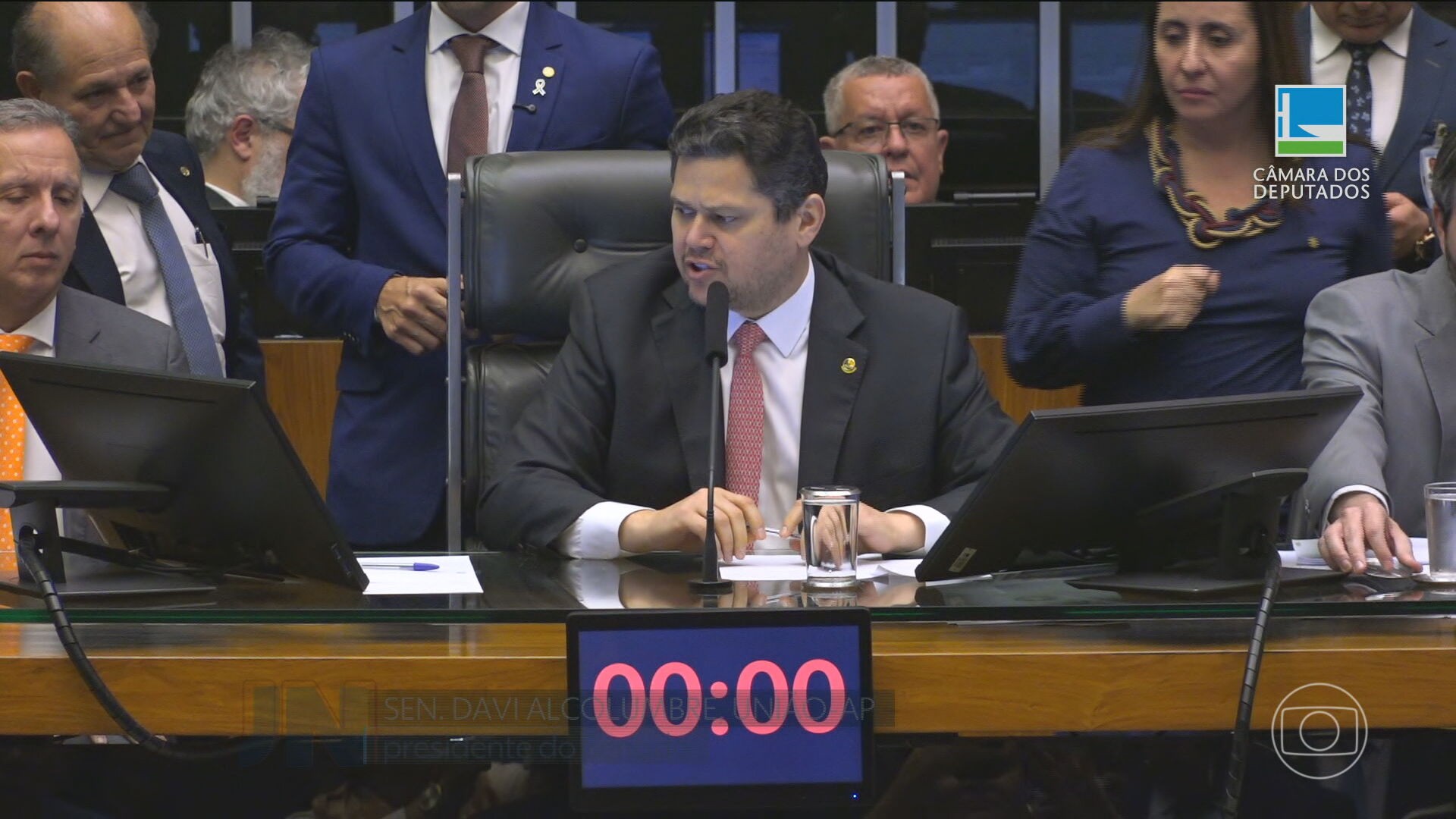 Congresso instala CPMI para investigar descontos indevidos em benefícios do INSS