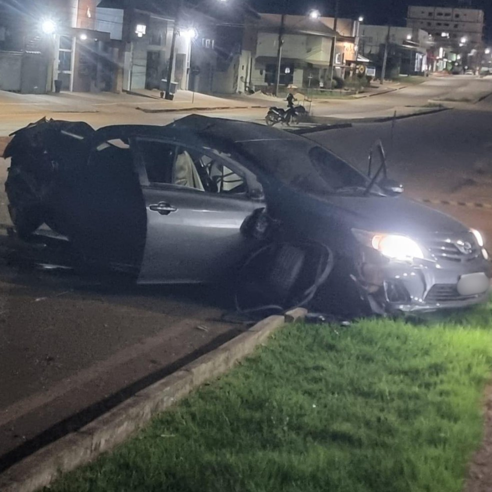 Adolescente morre e quatro ficam feridos após acidente com carro — Foto: Reprodução/redes sociais