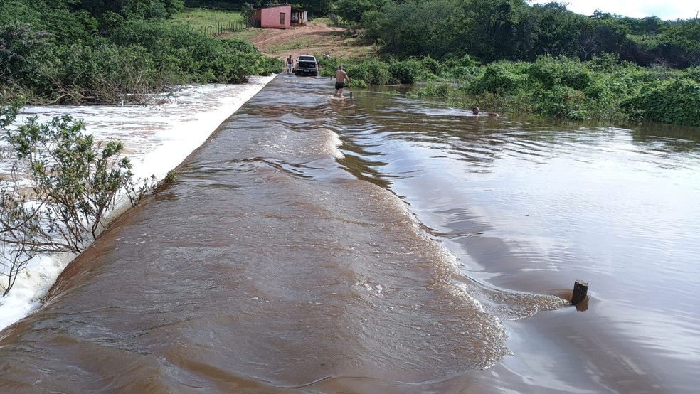 Cidade do PI antecipa férias escolares após chuvas inundarem estradas — Foto: Prefeitura de Massapê do Piauí