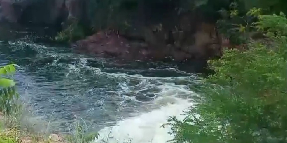 Mais de 20 açudes na Paraíba transbordam após chuvas. — Foto: Reprodução/TV Cabo Branco e TV Paraíba