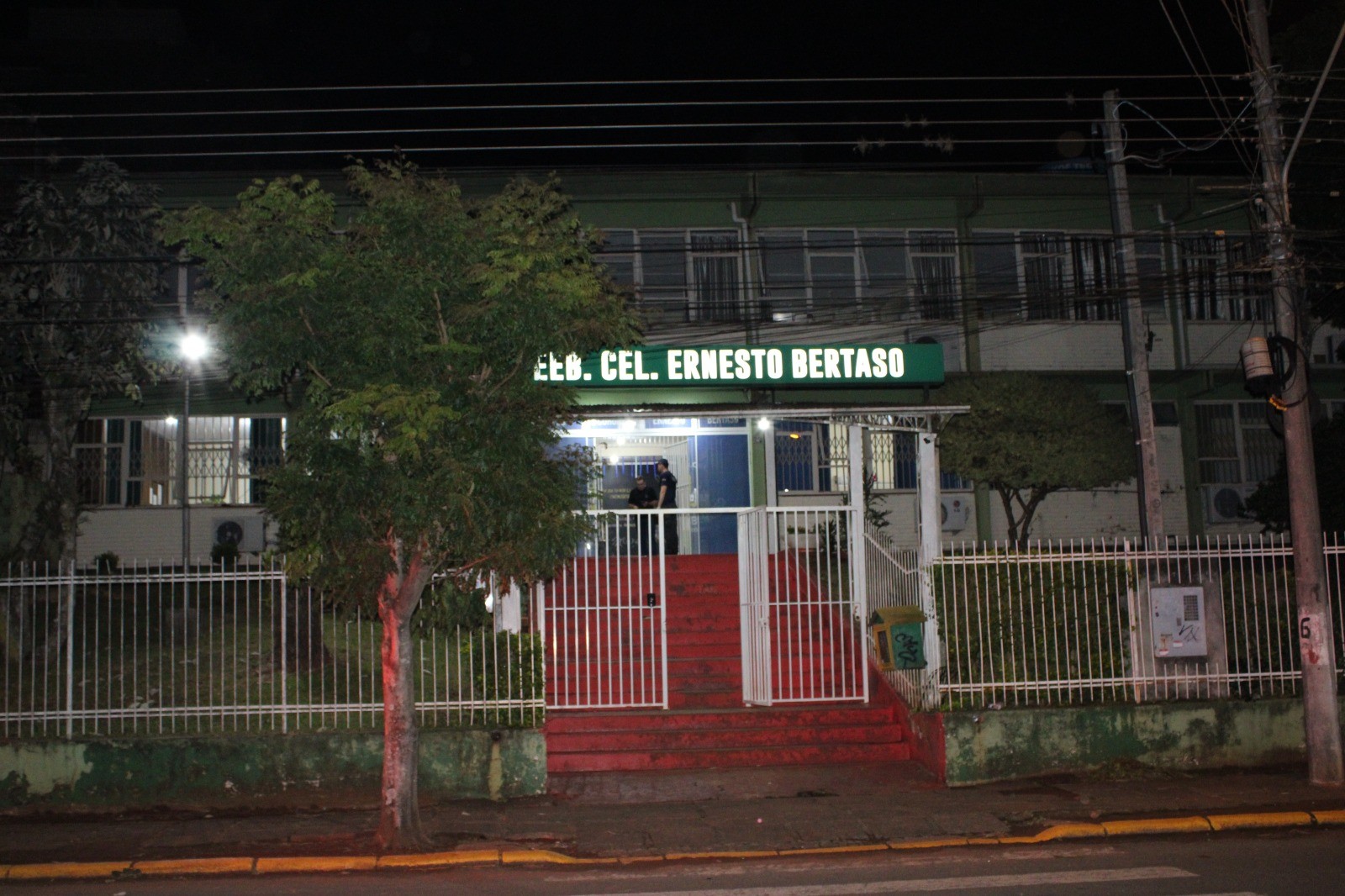 Veneno levado por aluno causa intoxicação de 14 pessoas em escola de Chapecó