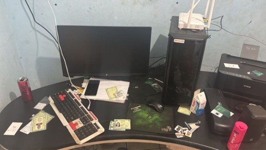 Denúncia de 'disk drogas' leva polícia a apreender 200 kg de maconha, cocaína, crack e armas em Uberaba