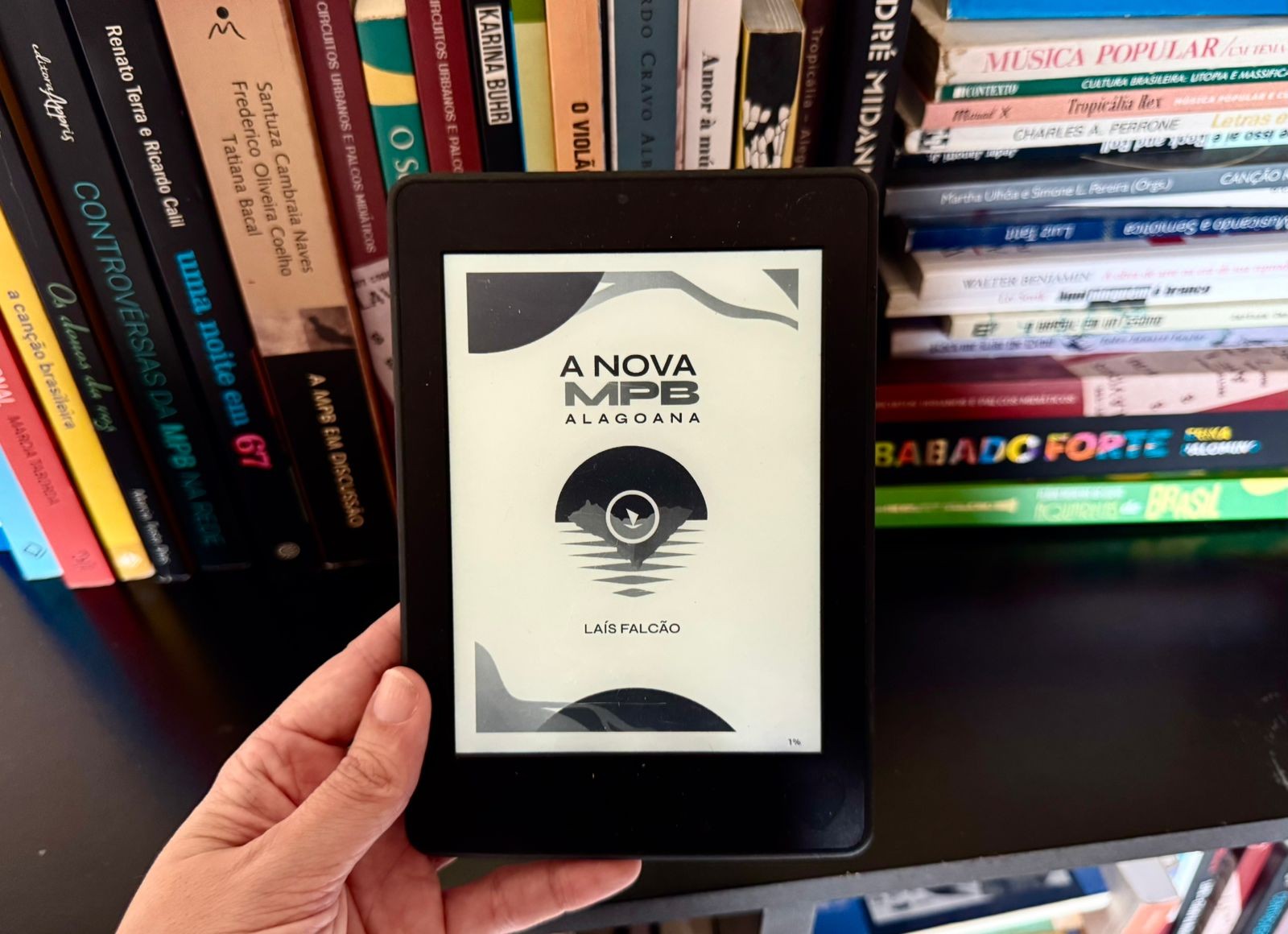 Livro digital gratuito investiga trajetórias de artistas alagoanos na nova MPB