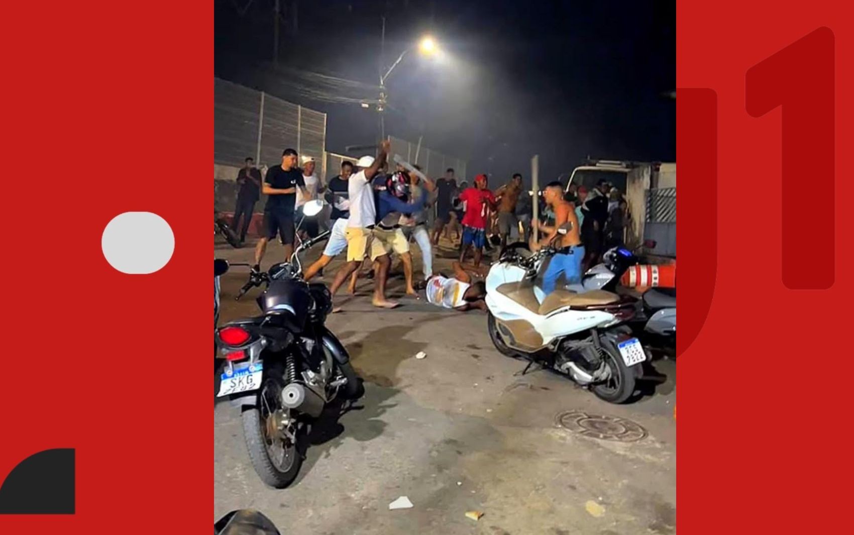 Torcedores de Bahia e Vitória entram em confronto com explosivos e um homem é preso em Salvador