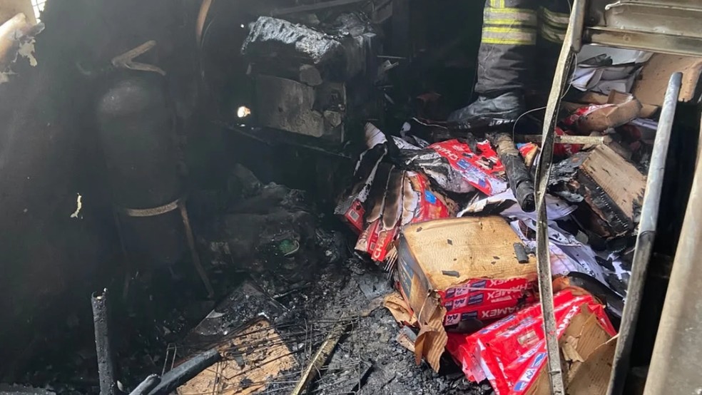 Veja como ficou sala do prédio da Justiça Federal em Manaus após incêndio — Foto: Divulgação/CBMAM