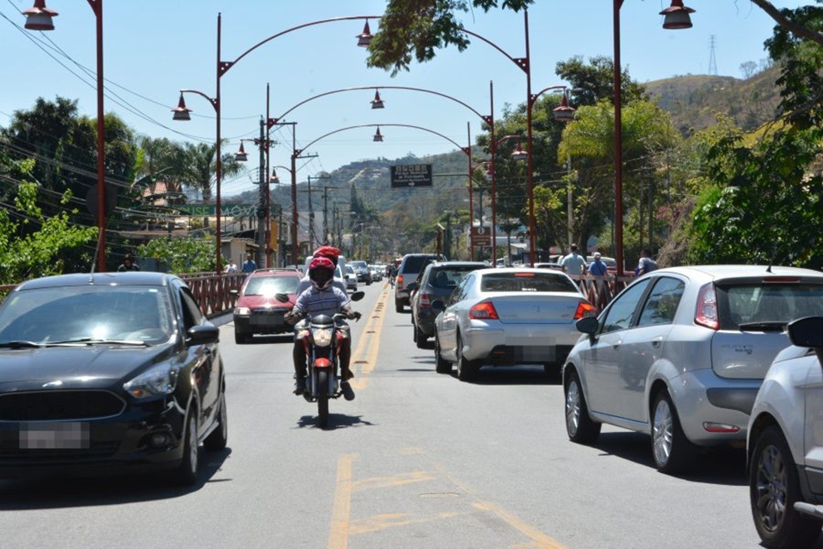 Itaipava concentra até 17% da circulação de veículos de Petrópolis, segundo estimativa
