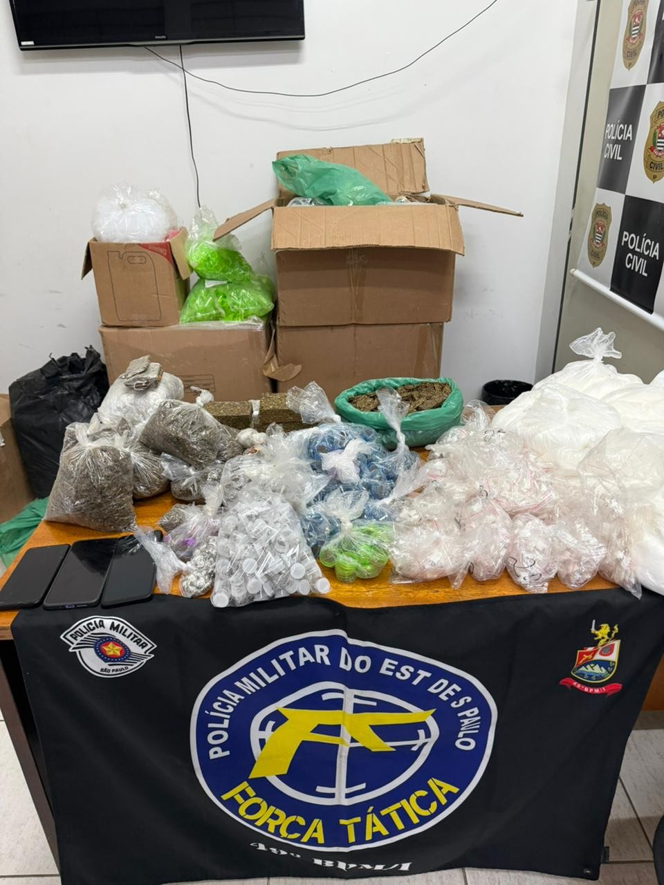 Polícia encontra galpão em Várzea Paulista usado para refinar e embalar drogas; três homens são presos