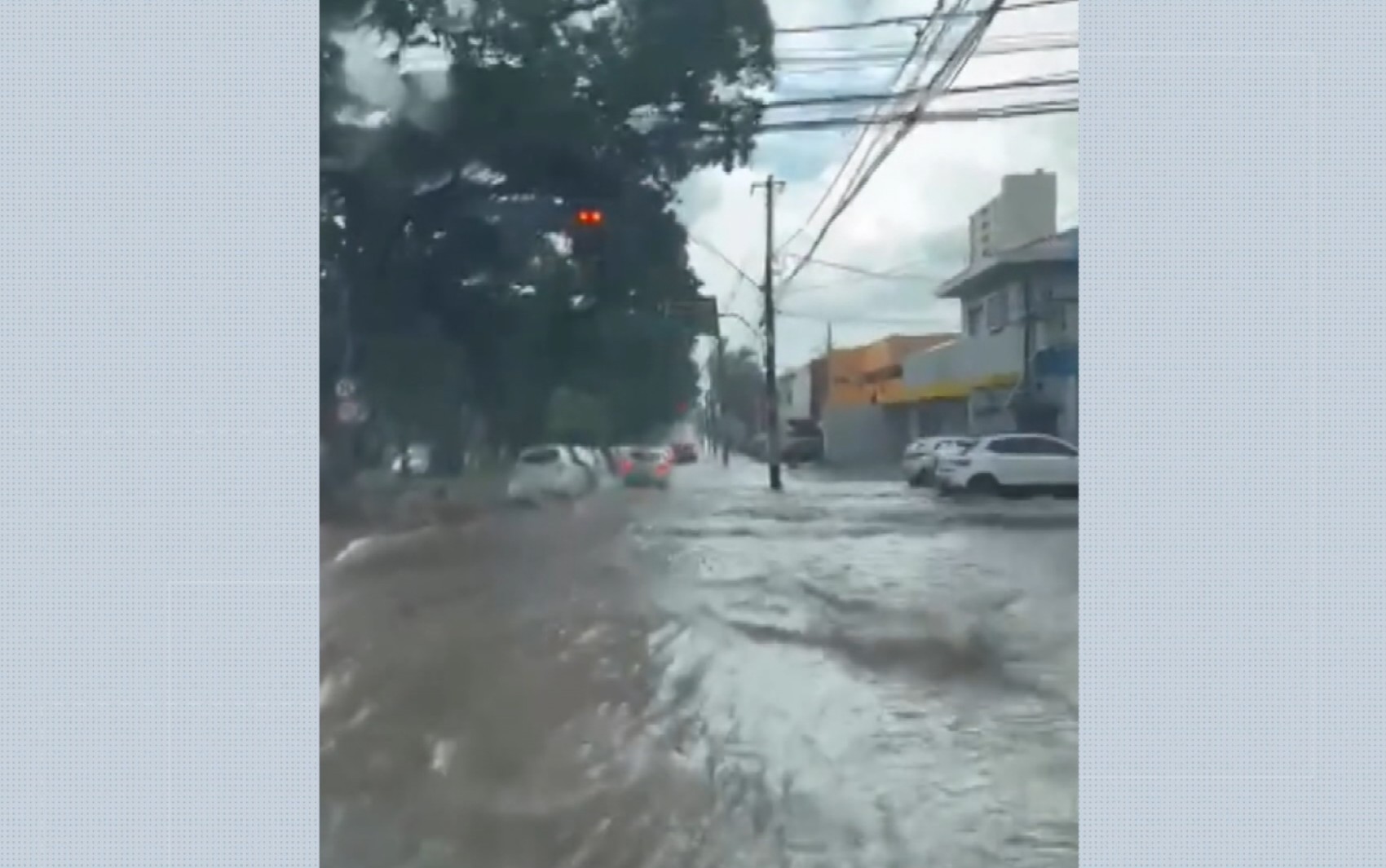 Paralelepípedos se soltam e avenida Nove de Julho volta a ter problemas dez meses após obra em Ribeirão Preto, SP