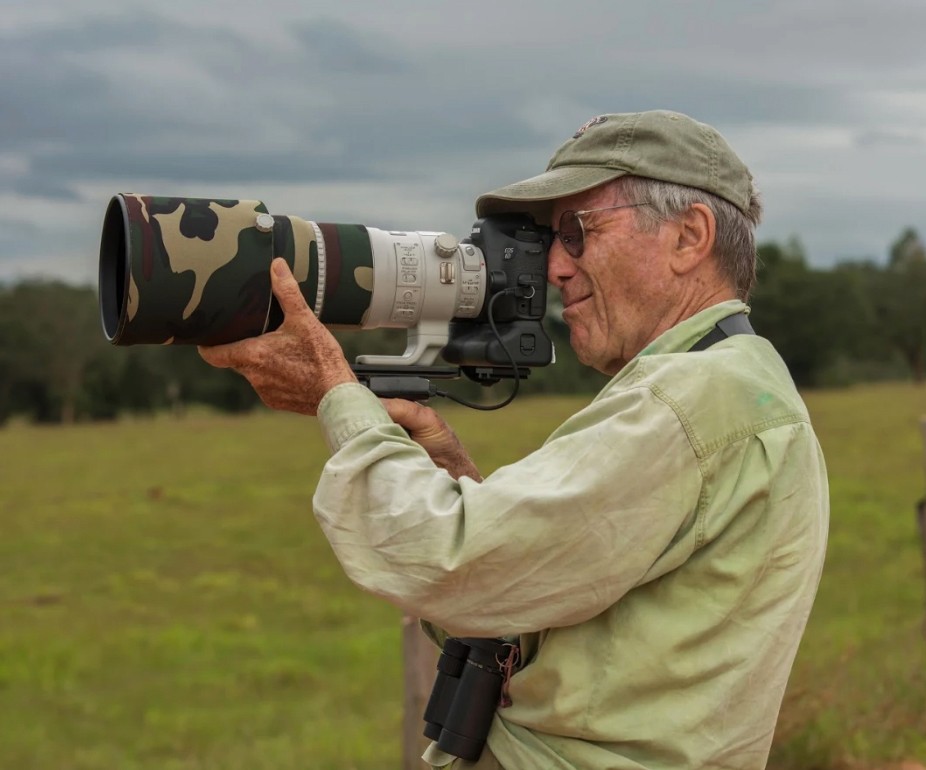 Sobrevivente da 2ª Guerra Mundial, alemão radicado no Brasil lança guia de campo sobre aves do Oeste Paulista no maior evento nacional de observação das espécies