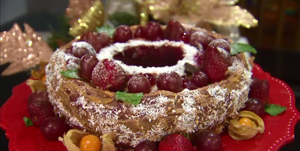 Aprenda a fazer um delicioso 'bolo guirlanda' de Natal – Cidades