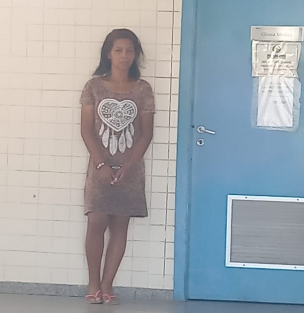 Erika de Souza Vieira Nunes, de 42 anos, presa em por tentativa de furto mediante fraude e vilipndio de cadver em agncia bancria — Foto: Rafael Nascimento / g1