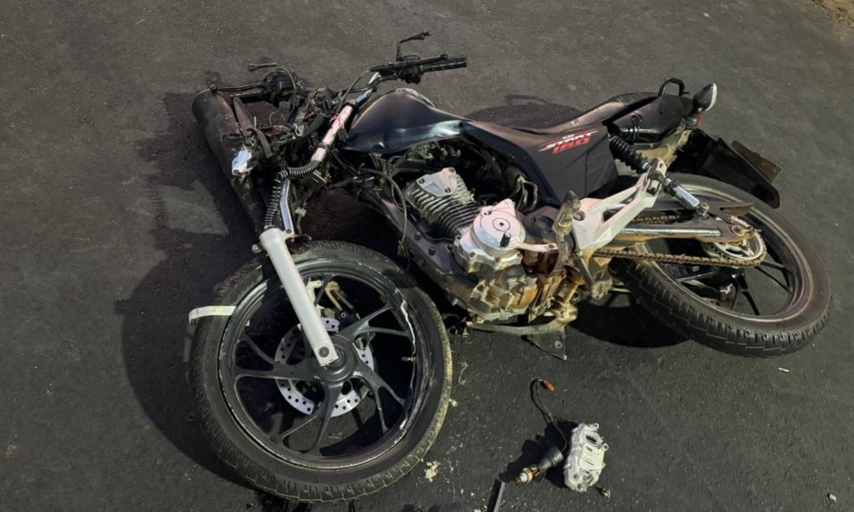 Motociclista morre após bater de frente com caminhonete na Rodovia SE-220 em Gracho Cardoso
