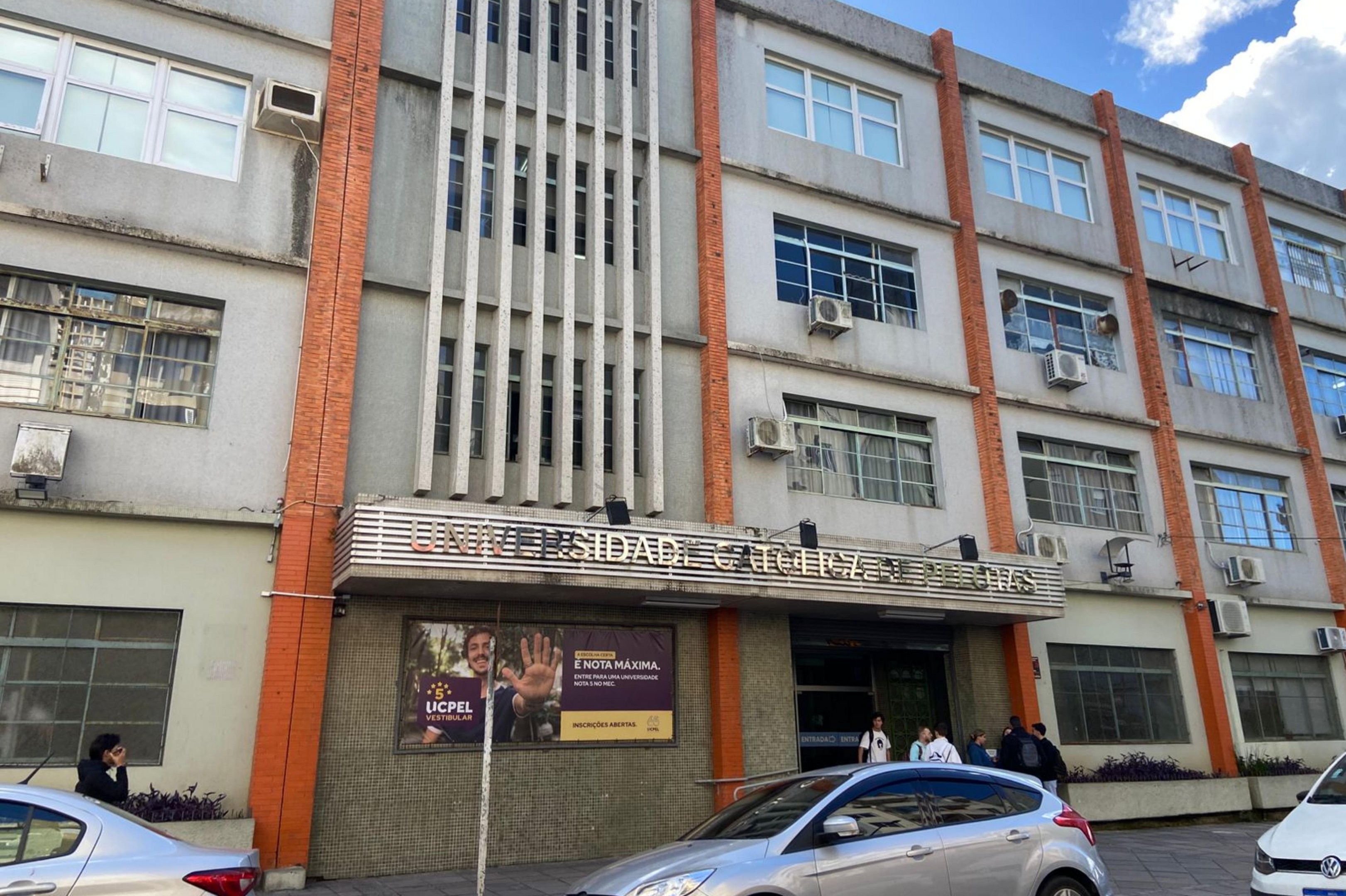 Homem é suspeito de gravar mulheres em banheiro de universidade no RS