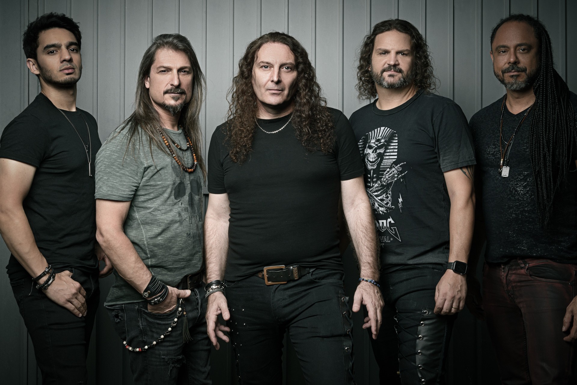 Angra entra em recesso, após 98 shows em um ano e meio, mas