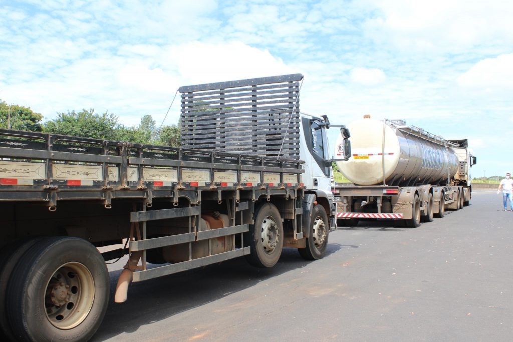Tarifa será cobrada de veículos com carga com eixos suspensos ou não em rodovias do Paraná