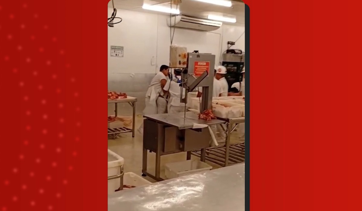 Homens trocam socos em supermercado de Manaus; VÍDEO