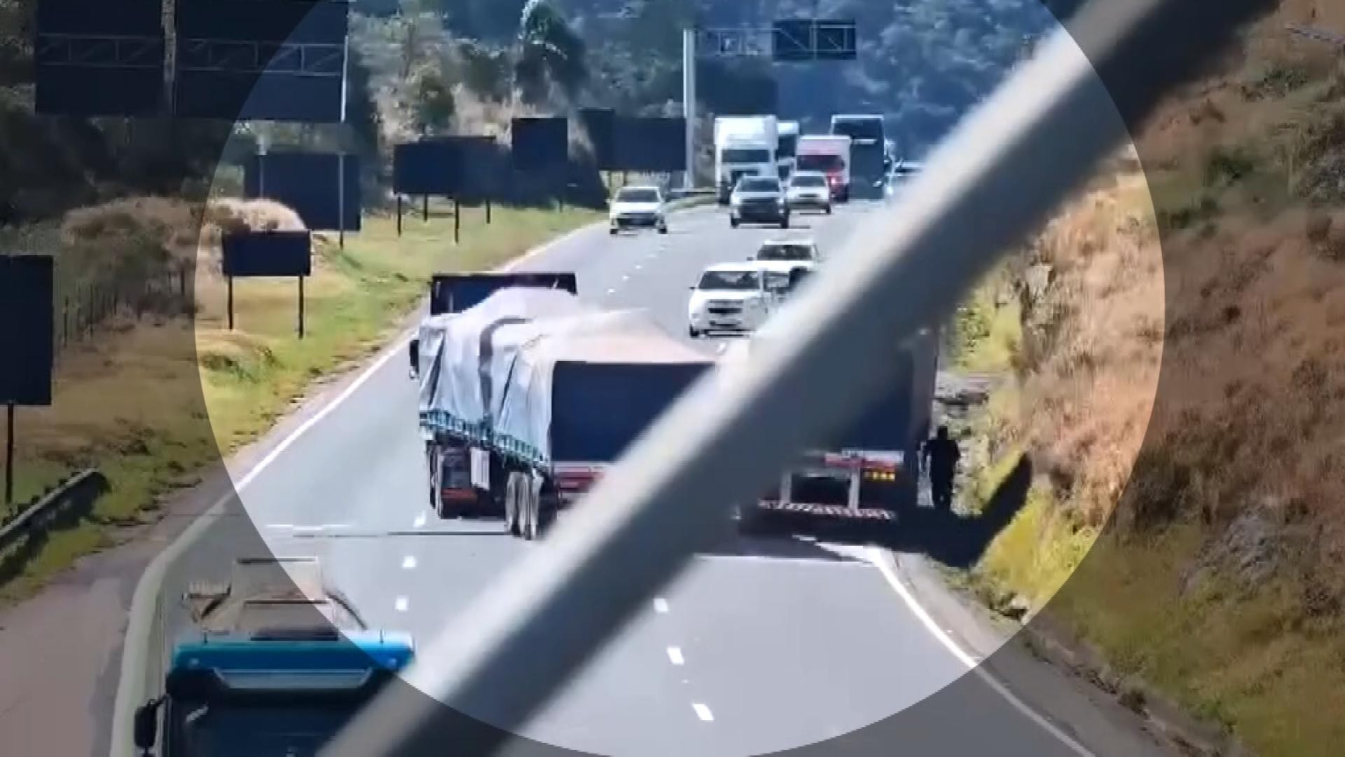 VÍDEO: caminhoneiros são flagrados dirigindo bêbados na contramão de serra da BR-277 no Paraná