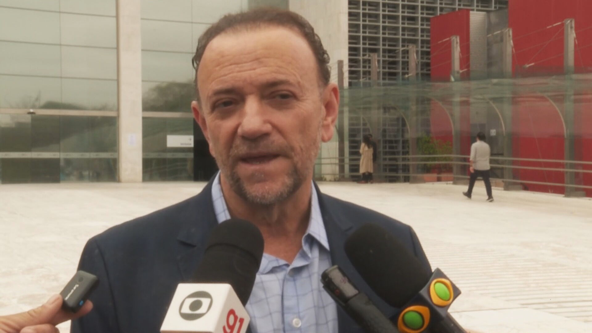 'Não dá para levar a sério', diz presidente do PT sobre candidatura de Flávio Bolsonaro