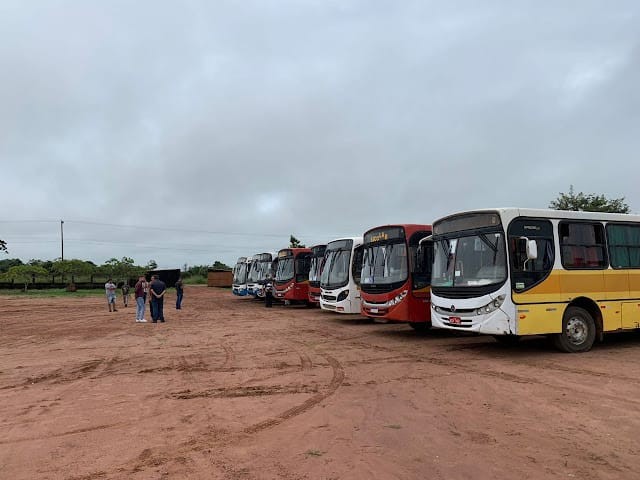 World Bus Driving Simulator - ônibus escolar ao extremo Passando pelos  ATOLEIROS! 