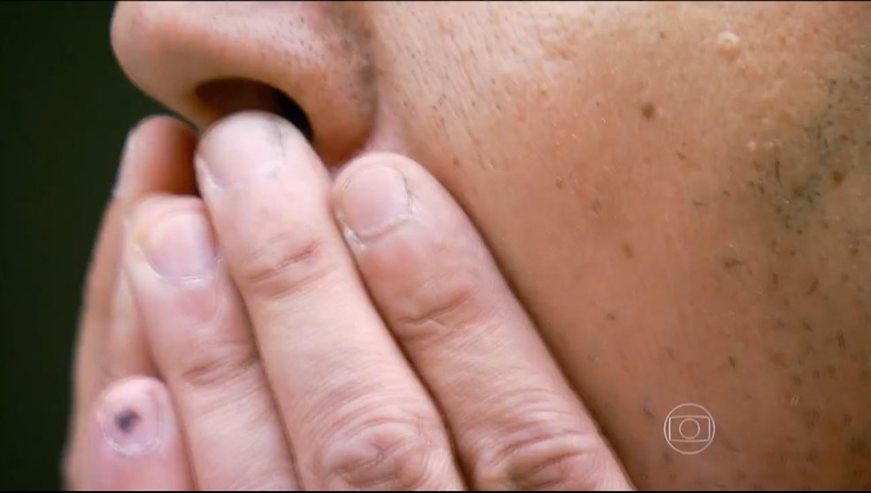É preciso ter cuidado na hora de espirrar — Foto: Reprodução/TV Globo