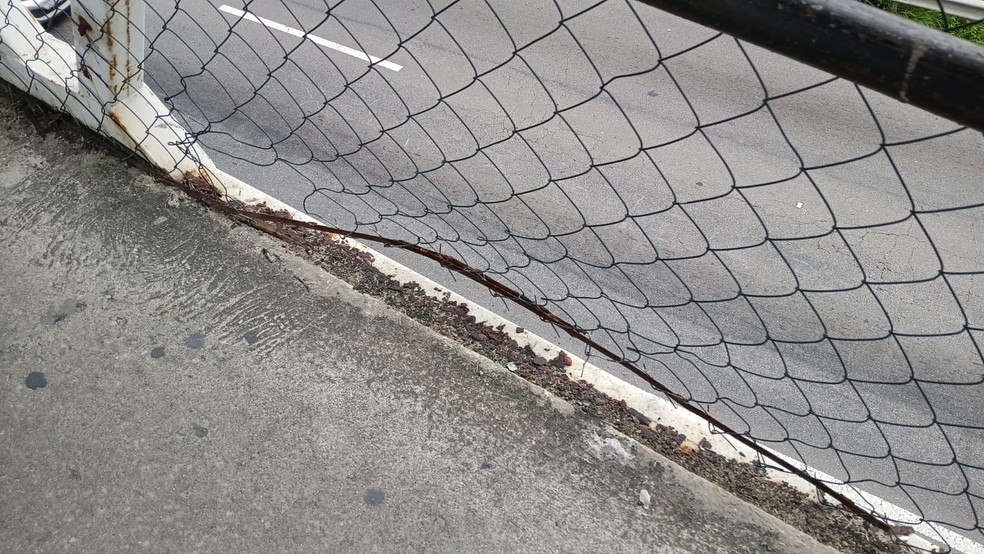 Passarela em Parnamirim, na Grande Natal, onde mulher caiu — Foto: Brunno Rocha/Inter TV Cabugi