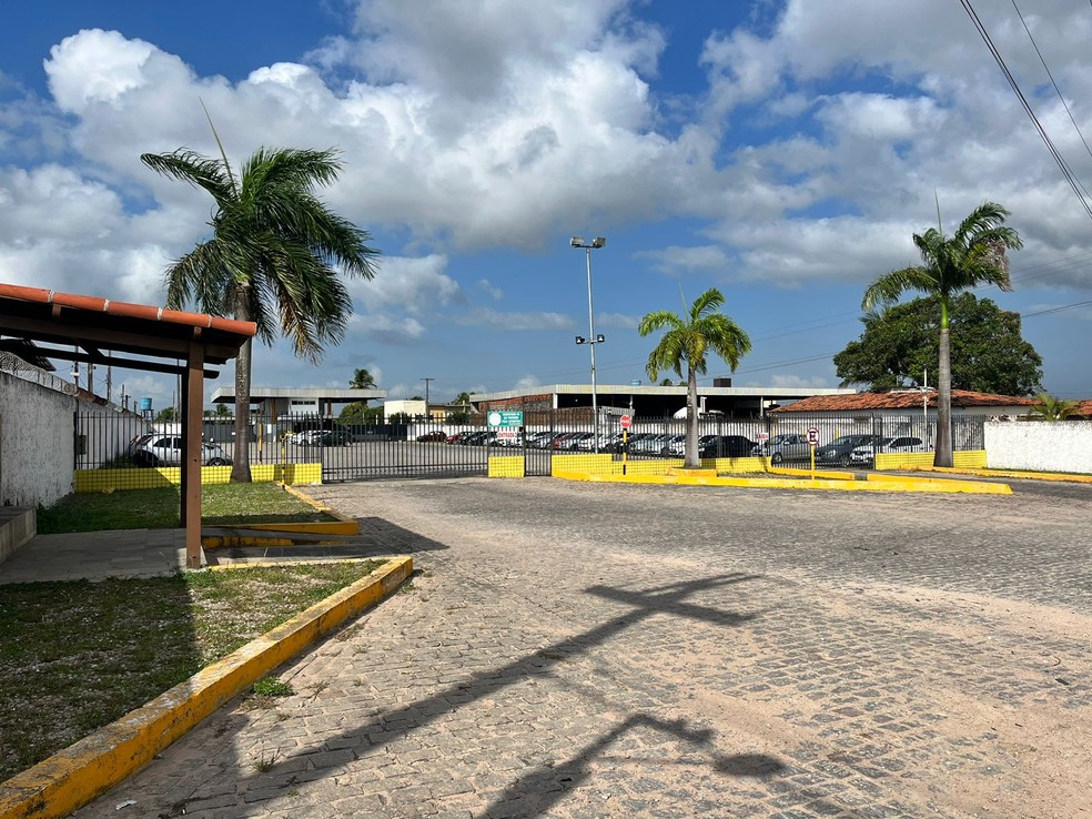 Vigilante de garagem de ônibus foi agredido por criminosos, segundo a polícia — Foto: Vinícius Marinho/Inter TV Cabugi