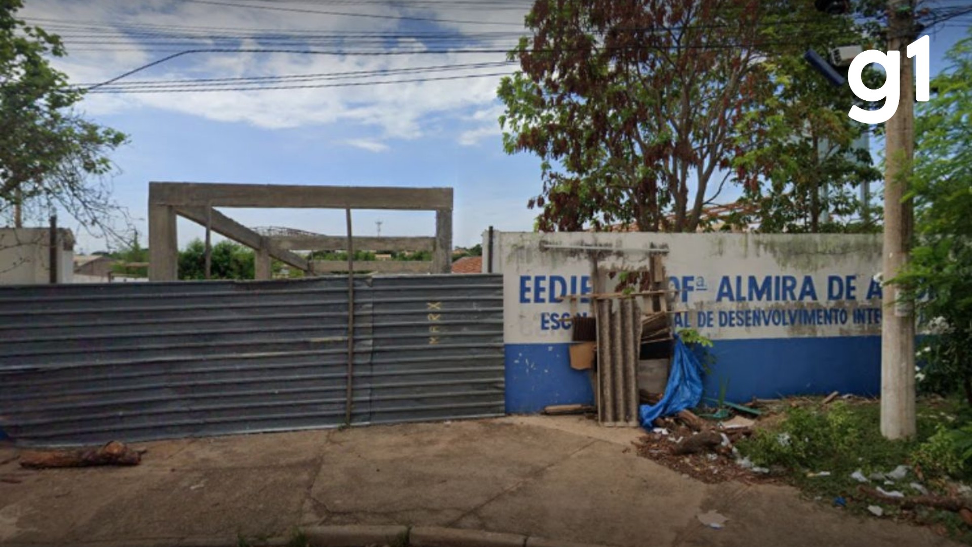 Escolas abandonadas em Cuiabá viram ruínas após obras milionárias paradas