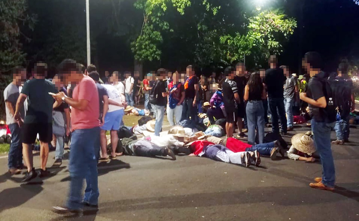 Alunos de bruços e ajoelhados: associação de docentes denuncia trotes na USP de Piracicaba