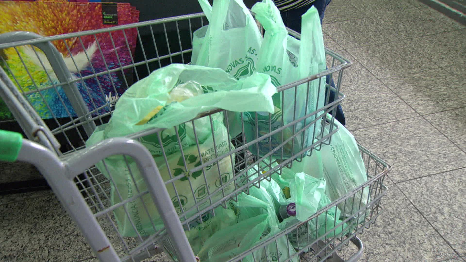 Justiça mantém decisão que proíbe cobrança por sacos plásticos reutilizáveis no Pará