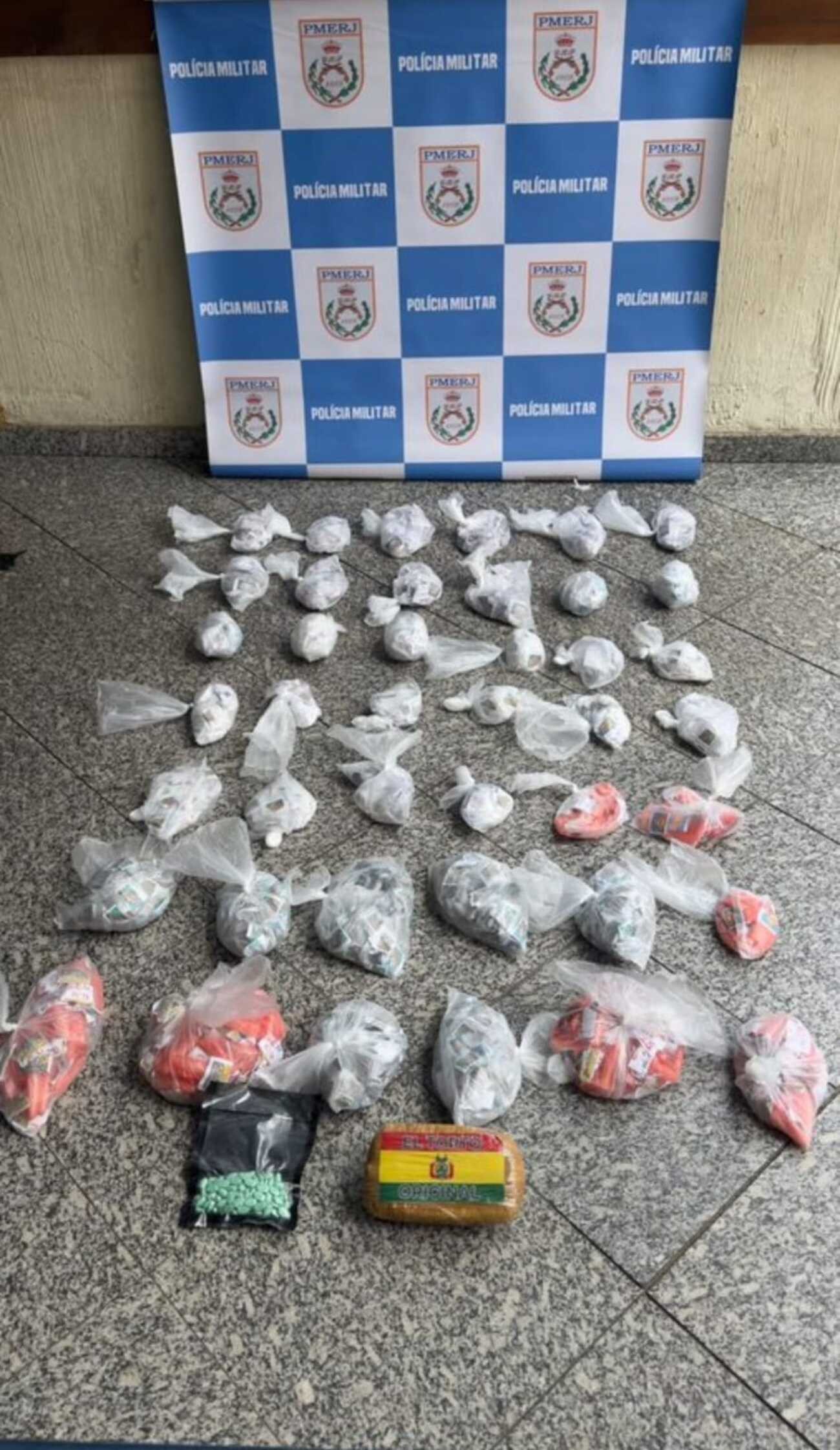 Homem é preso por suspeita de tráfico de drogas em Barra do Piraí 