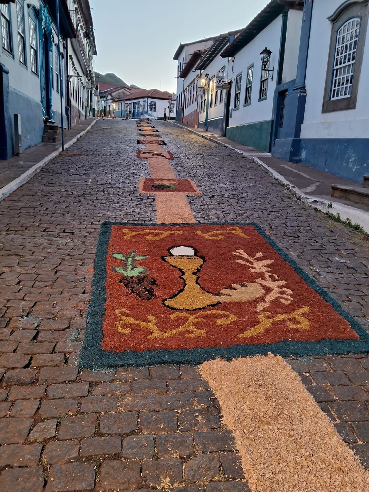 FOTOS: Corpus Christi é celebrado com tapetes coloridos pelas cidades do país