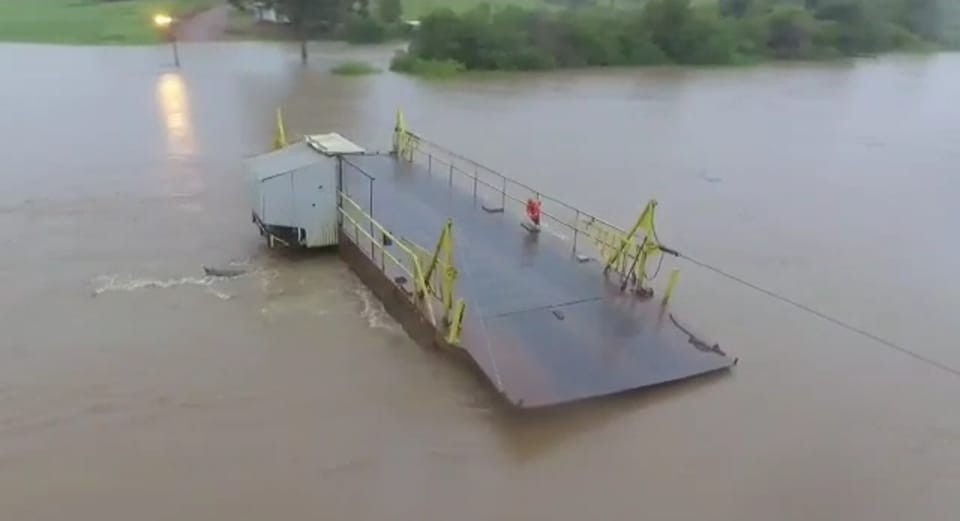 Balsa fica à deriva e desaparece em rio de SC após cabo de aço romper | G1