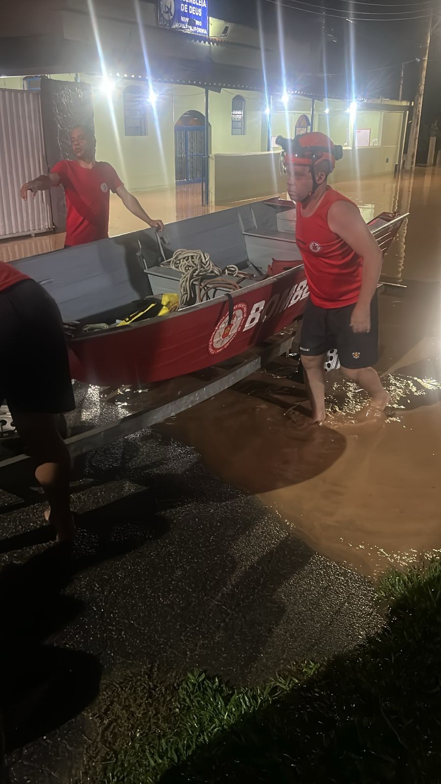 'Graças a Deus, nossas vidas foram guardadas' diz neta de idosa que foi resgatada pelo Corpo de Bombeiros em Paty do Alferes