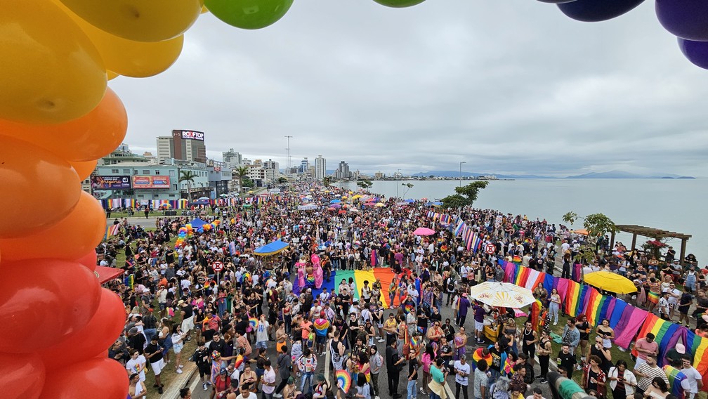 Parada LGBTI+ de Florianópolis acontece neste domingo — Foto: Edsoul/ NSC TV