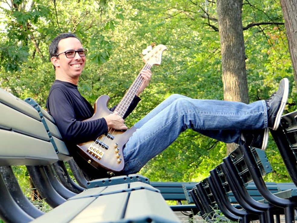 O contrabaixista Hamilton Pinheiro — Foto: Camilla Chinchilla/Divulgação