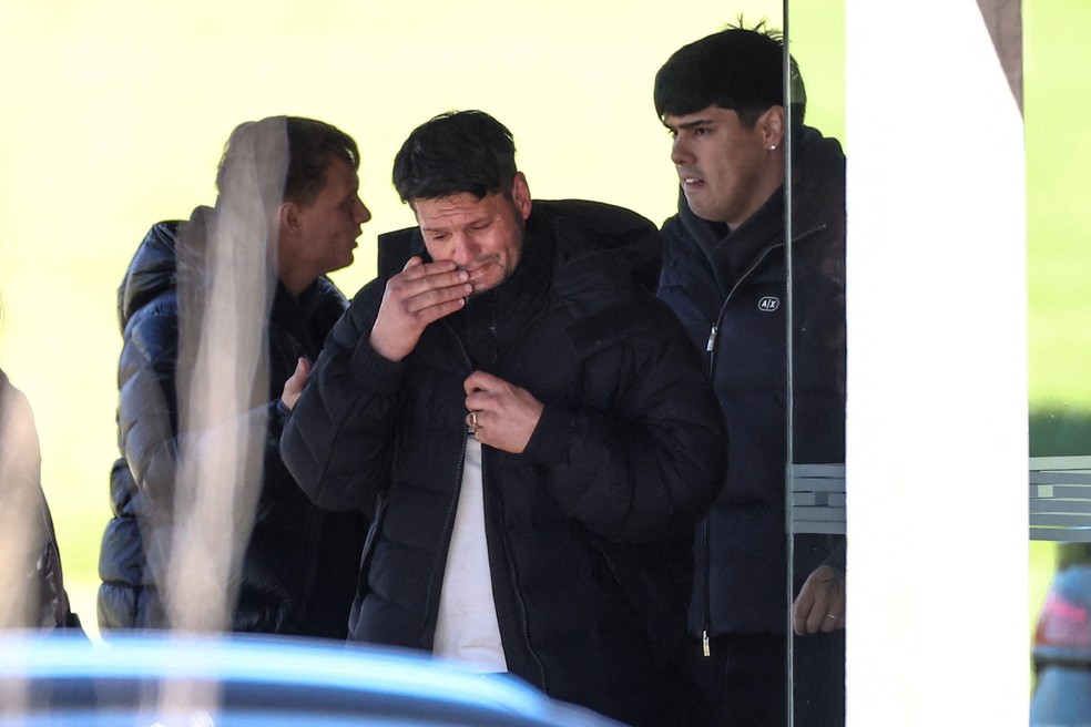 Matías Messi, irmão do jogador de futebol Lionel Messi, deixa o Cemitério El Prado após a morte de seu pai, Jorge Messi, em Pérez, no departamento de Rosario, Argentina, em 9 de agosto de 2026. — Foto: REUTERS/Agustin Marcarian