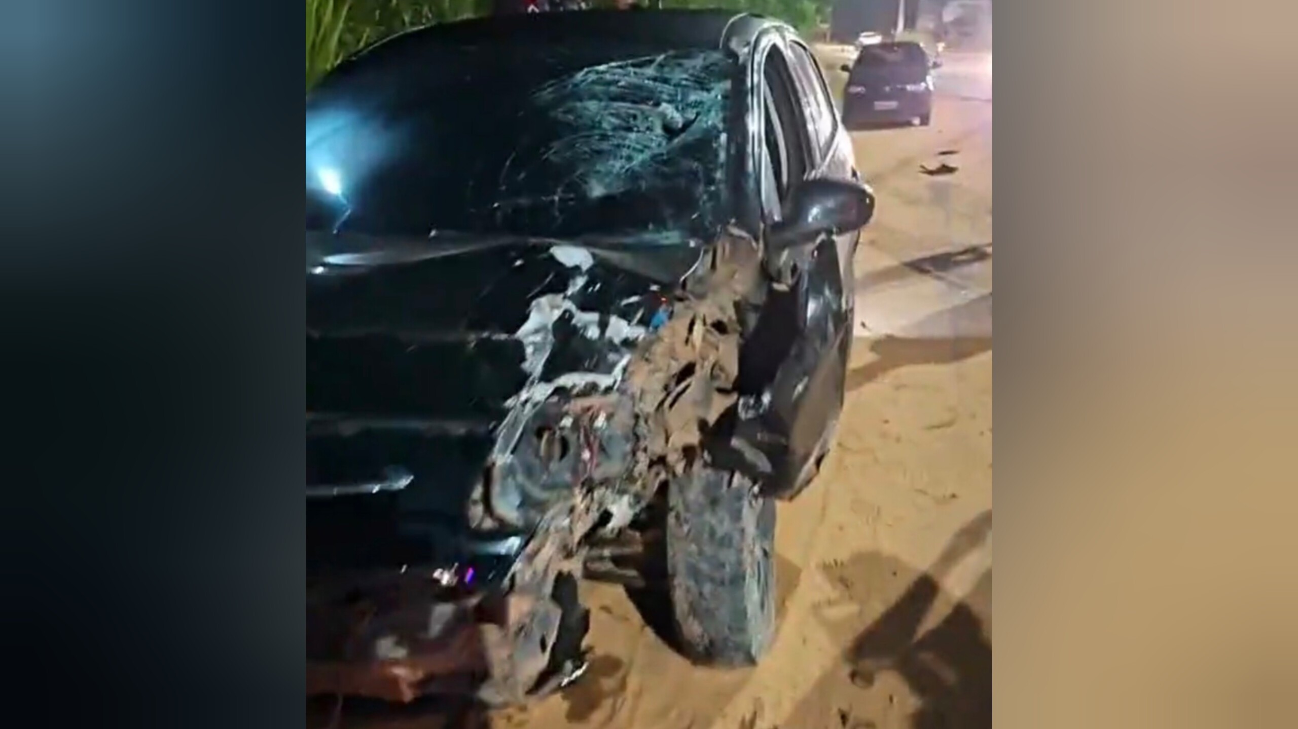 Batida destrói carro e deixa motociclista ferido na AV. Elias Pinto, em Santarém