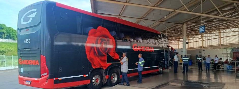 Fiscalização tira de circulação dez ônibus de linhas intermunicipais no Sul de Minas — Foto: Divulgação / Seinfra