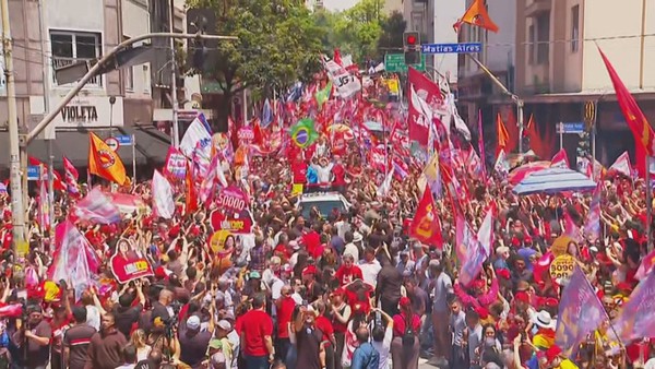 Multidão em ato de Lula na Rua Augusta — Foto: Reprodução/GloboNews