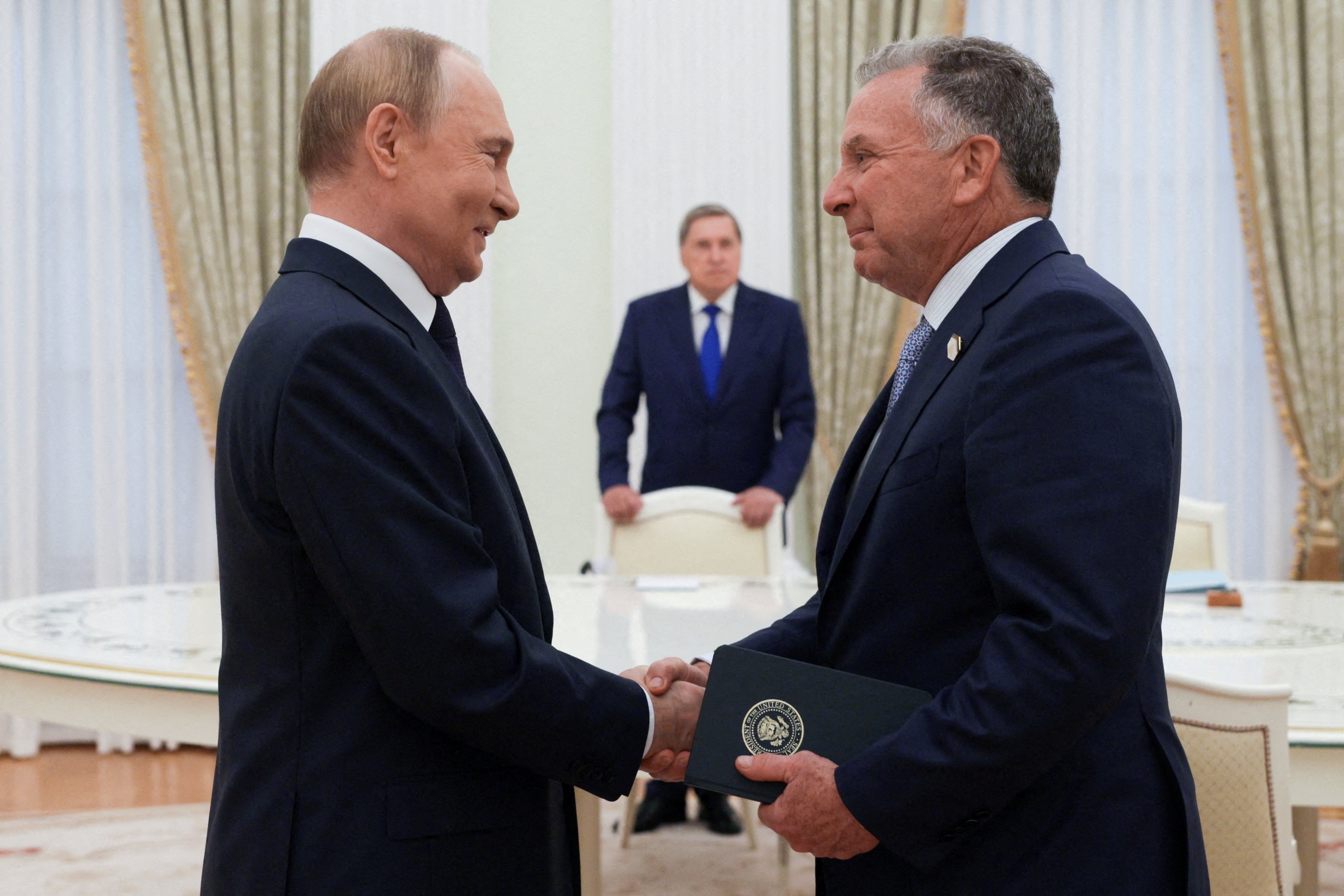 Às vésperas de ultimato de Trump, encontro entre Putin e enviado especial foi 'construtivo' e envolveu 'troca de sinais', diz assessor russo