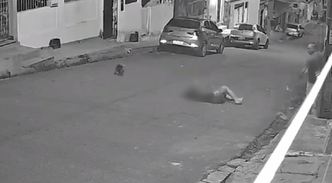 Mulher sofre fratura na coluna após ser agredida pelo ex-marido ao cobrar dívida; VÍDEO