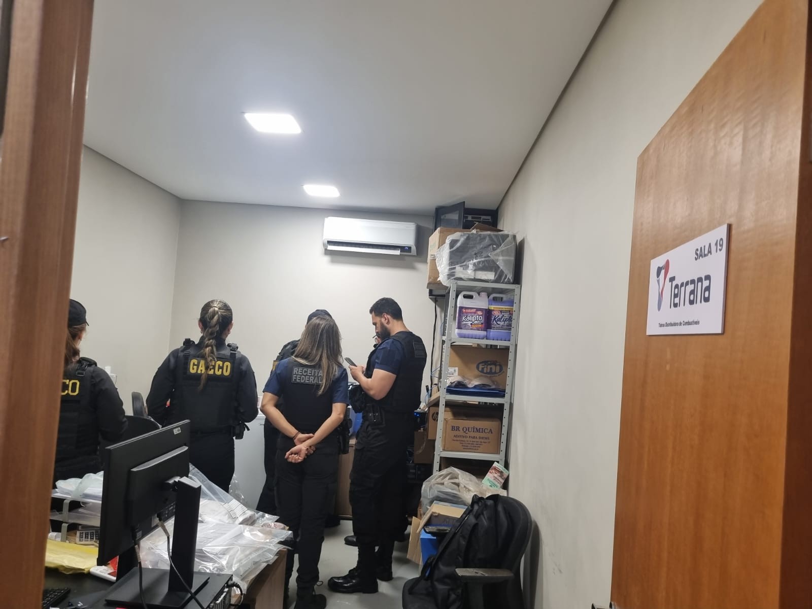 Empresa de combustíveis em Várzea Grande (MT) é alvo de operação que mira ex-diretor do Banco Genial e executivo ligado ao Master