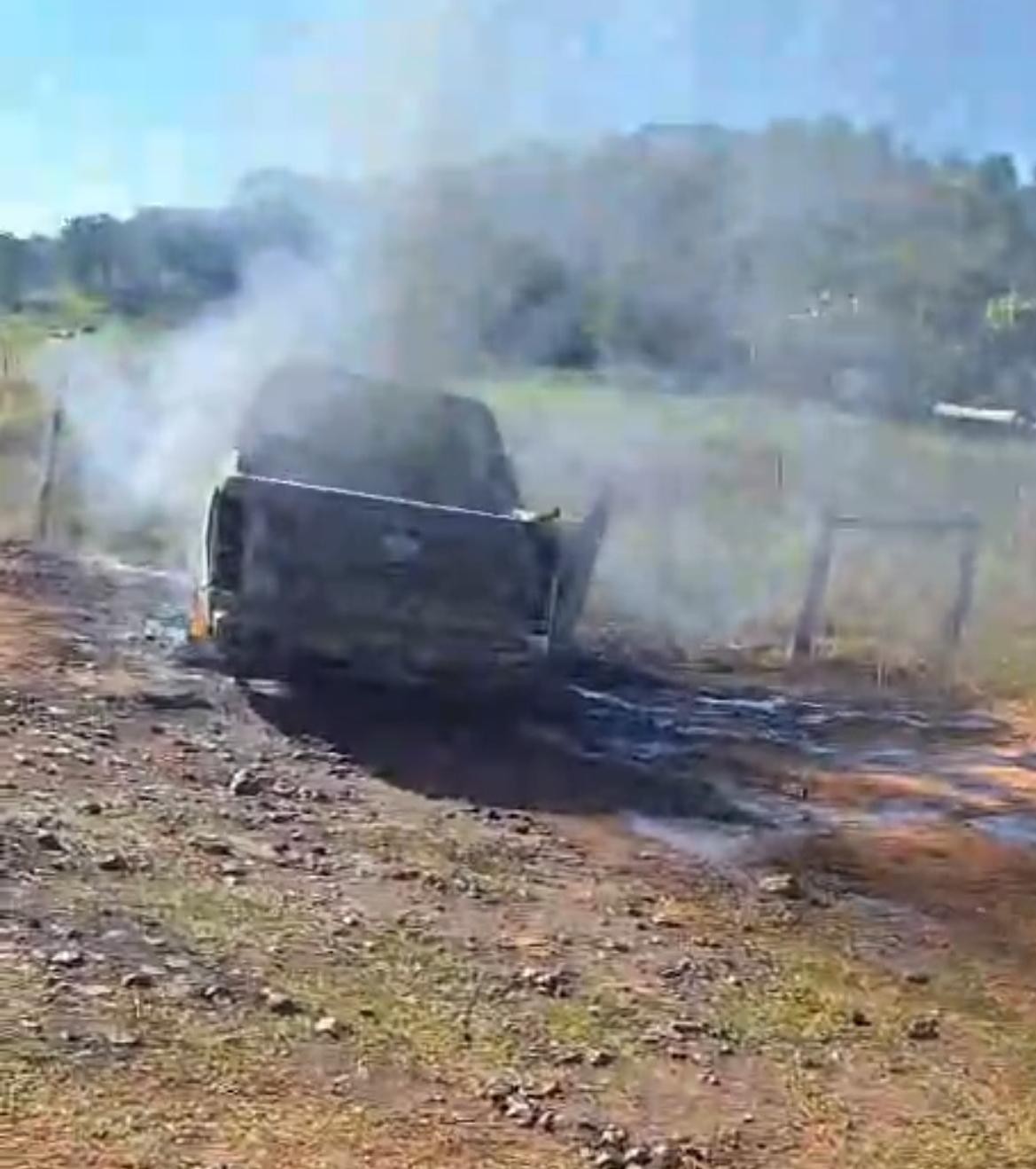 Corpo é encontrado carbonizado dentro de carro em estrada rural de Alpercata