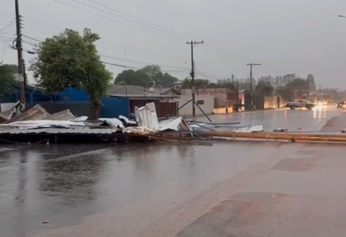 VÍDEO: Tempestade e ventos de até 82 km/h deixam estragos em várias cidades do sul de MS