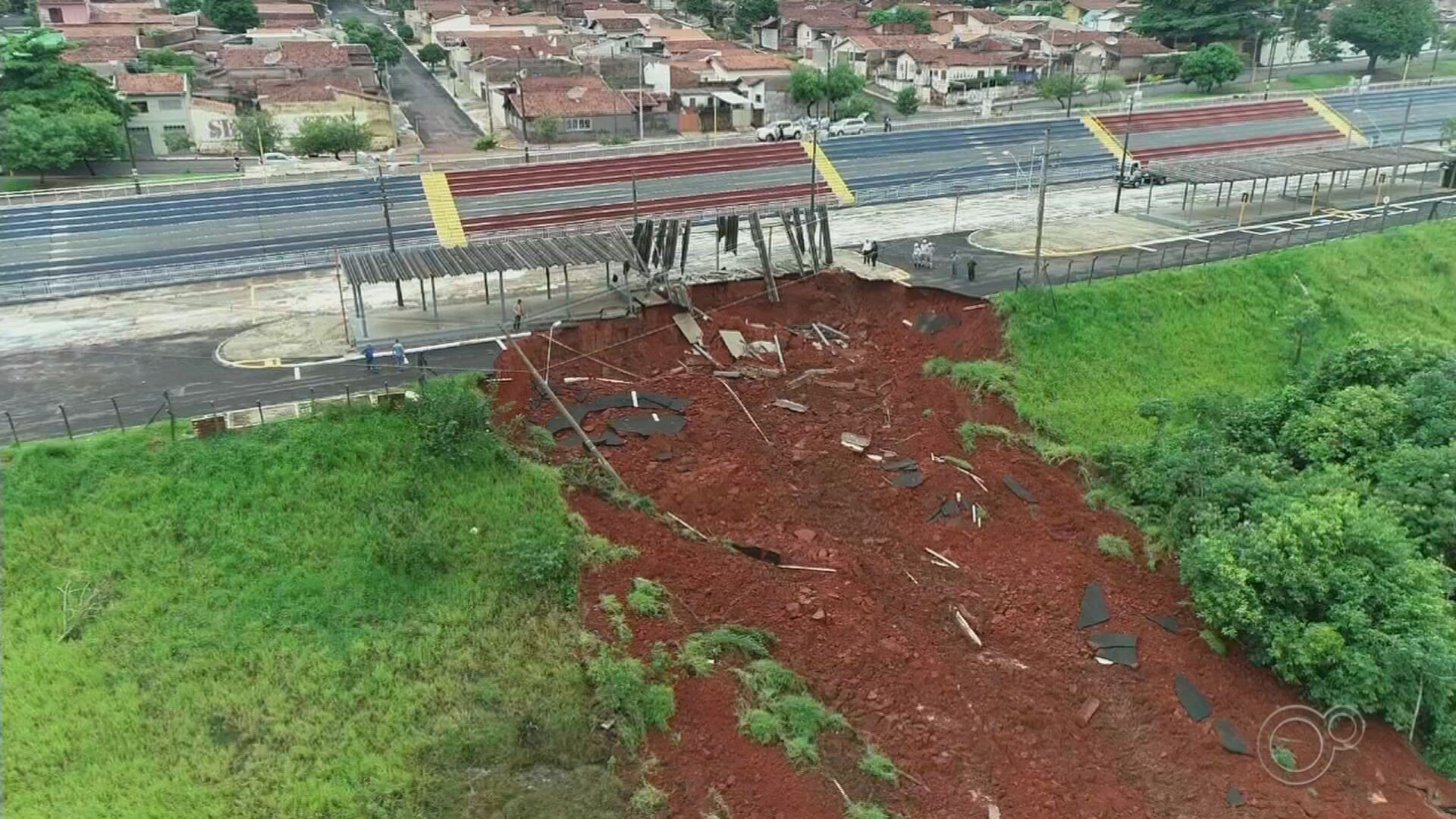 Interditado há quase seis anos, Sambódromo segue sem previsão de reforma em Bauru