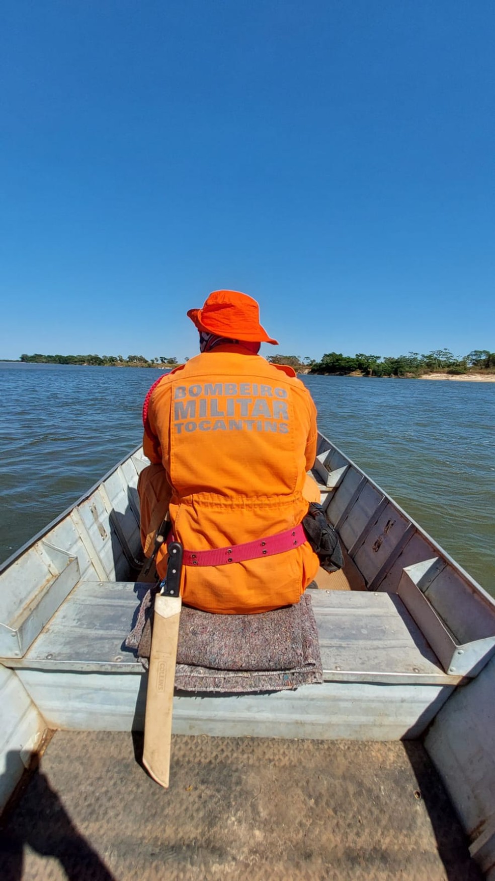 Bombeiros usam barcos nas buscas por idoso que desapareceu em Caseara — Foto: Ascom Bombeiros/Divulgação