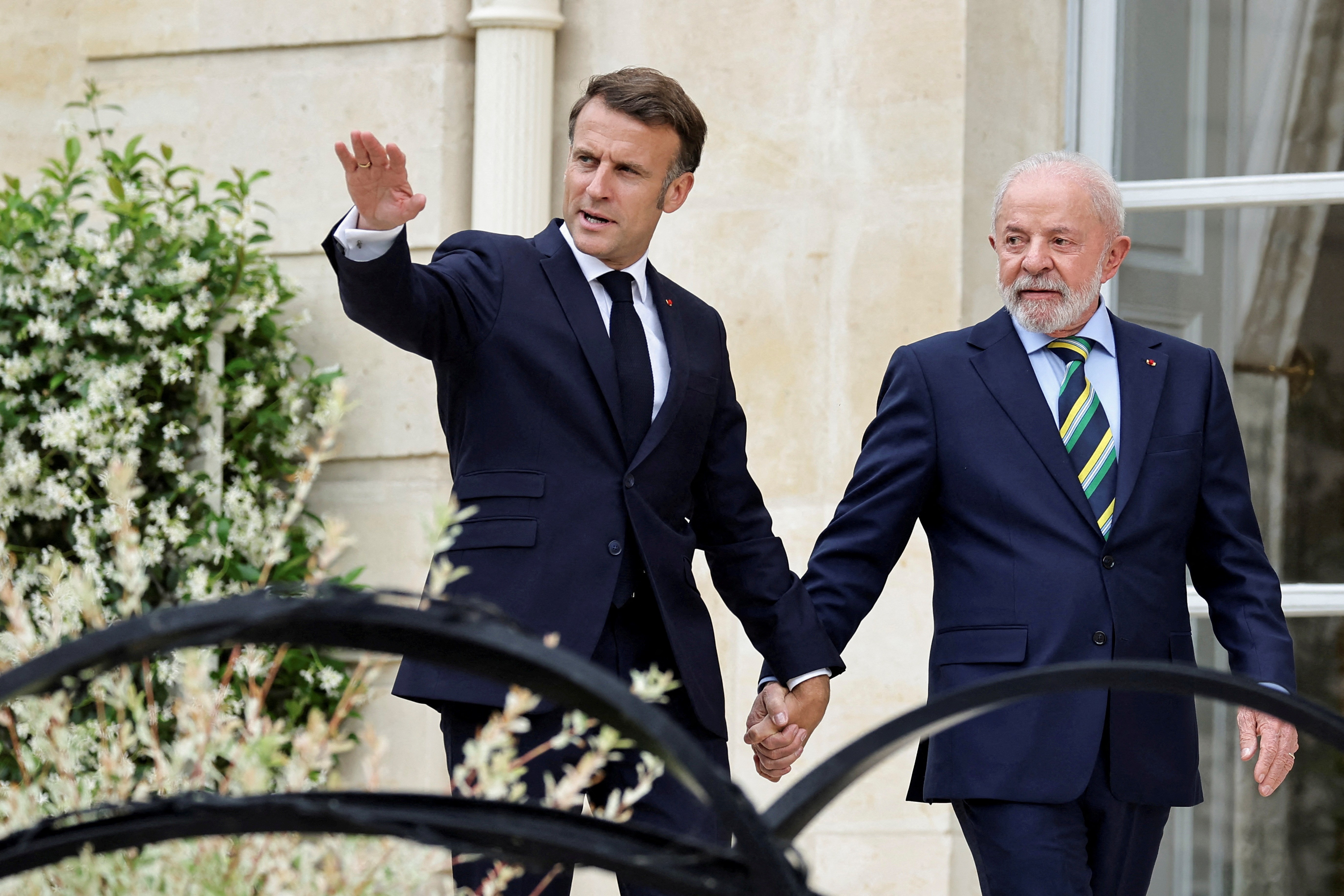 Em Paris, Lula faz pedido público a Macron: 'Abra seu coração para o acordo com o Mercosul'