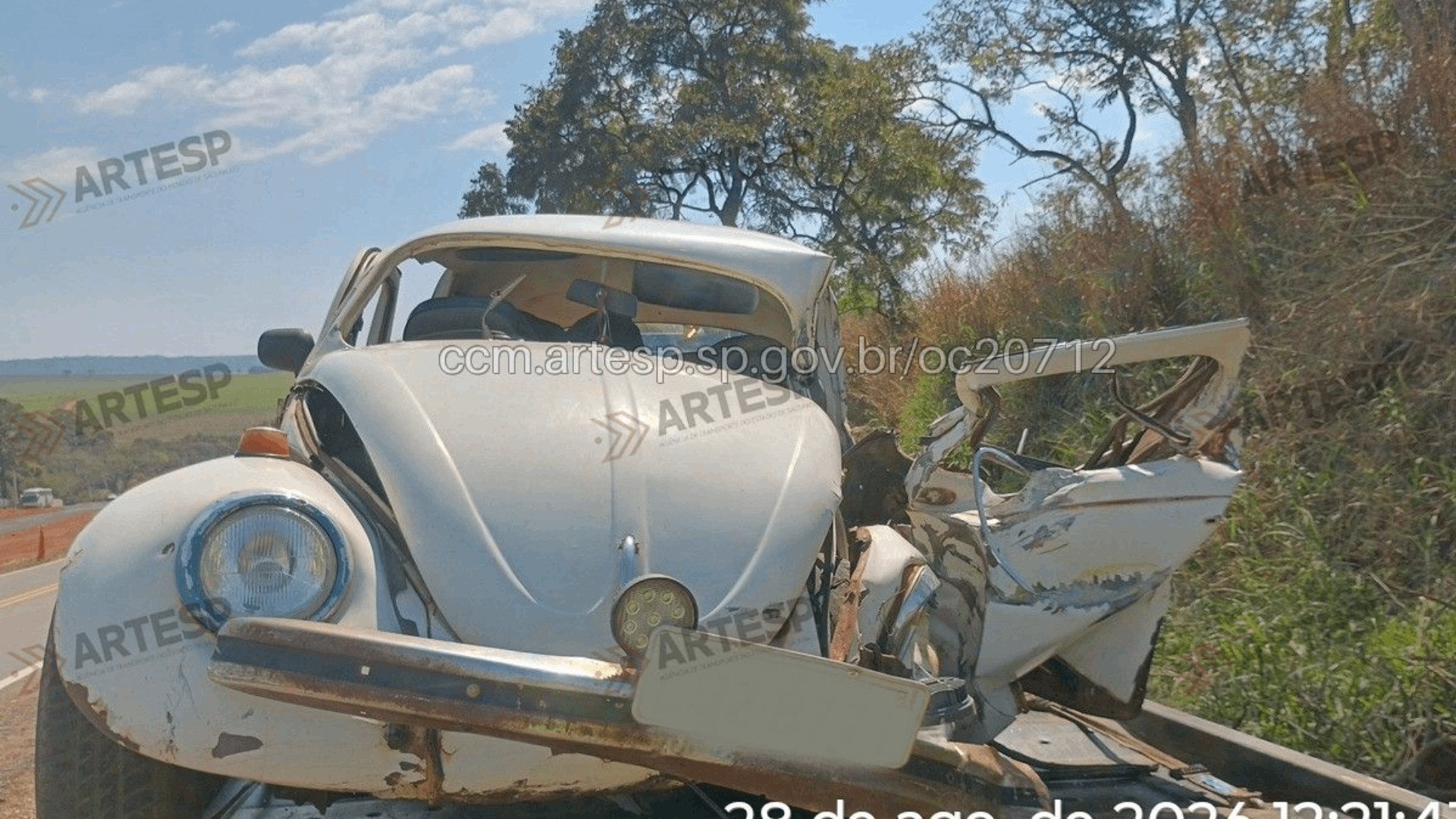 Motorista de Fusca morre após bater em caminhonete em Santa Maria da Serra
