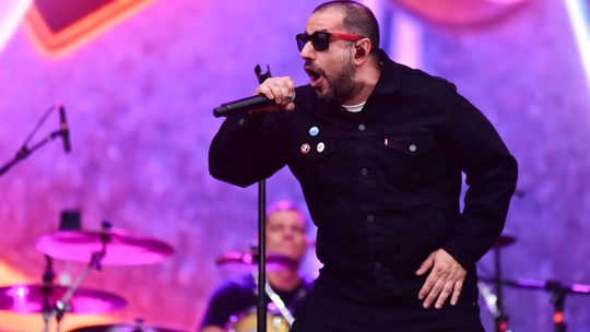 CPM 22 mostra força da nostalgia em show com karaokê roqueiro no The Town - Um dos líderes do hardcore melódico dos anos 2000, grupo entregou o que público queria em dia de festival dedicado aos nascidos entre os anos 1970 e 1990.